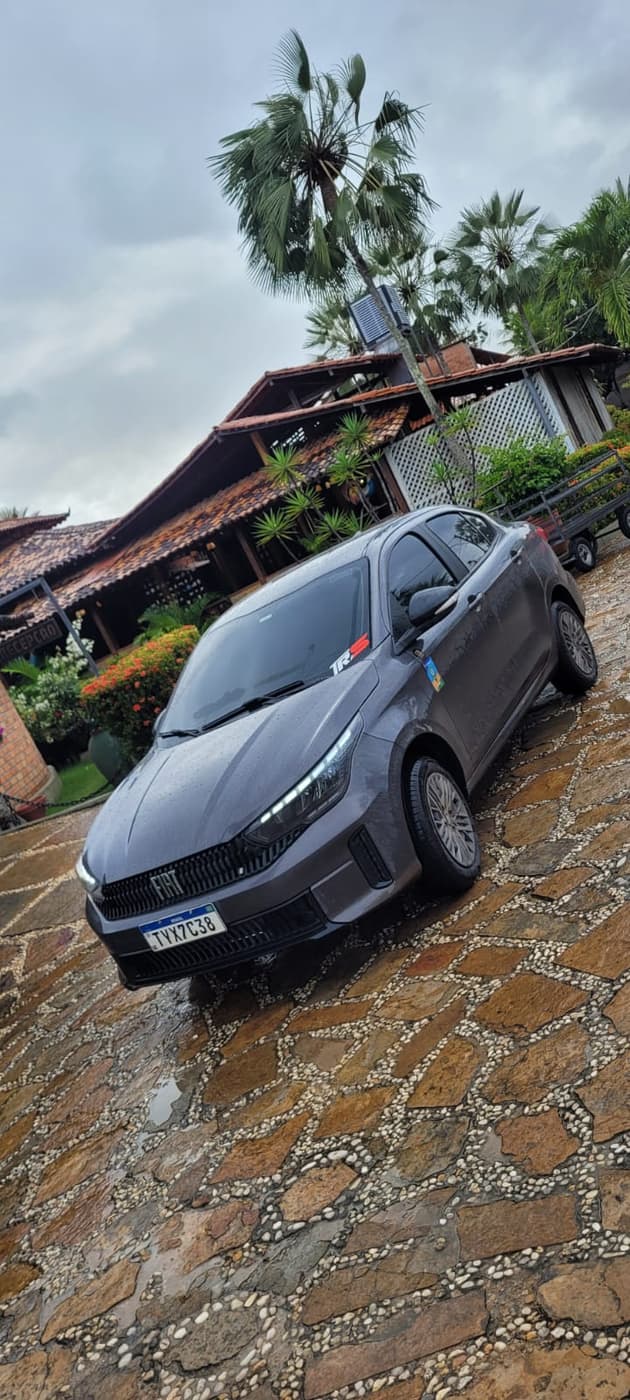 Fiat Cronos em frente a pousada em Barreirinhas